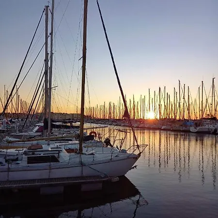 Апартаменты Le Clin D'oeil Sur Le Port. Груиссан